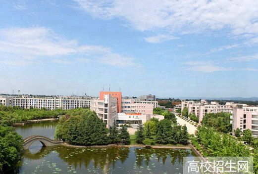 成都大学中职部（四川成都卫生学校）图片