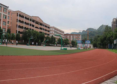 å­¦æ ¡å¤§æ¥¼