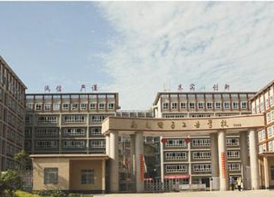 学校正大门.jpg