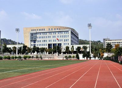 学校操场.jpg