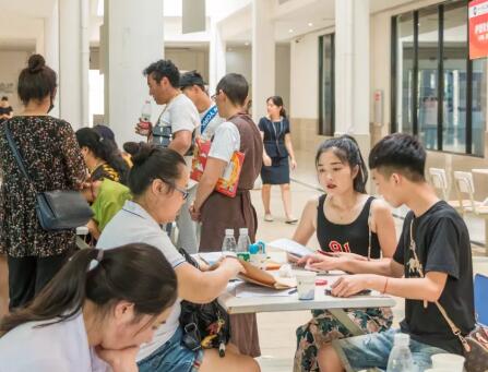 四川科技职业学院中高本贯通衔接部第二批新生报到现场