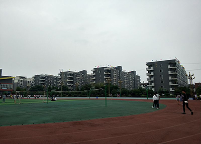 学校运动场.jpg