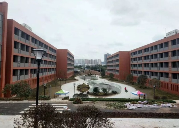 重庆市长生桥中学环境怎么样