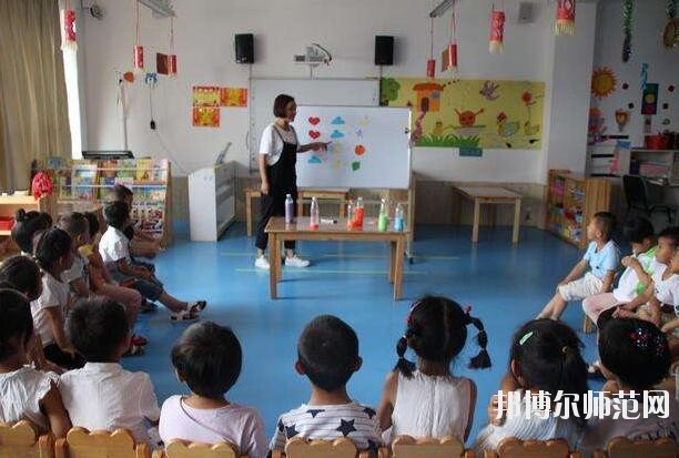 四川华蓥职业技术幼儿师范学校有哪些专业