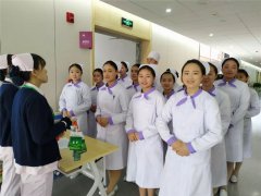 重庆2024年女生学卫校有前途吗