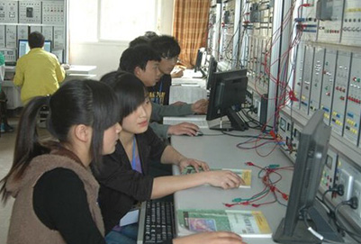 宜宾县柳嘉职业技术学校PLC实验室