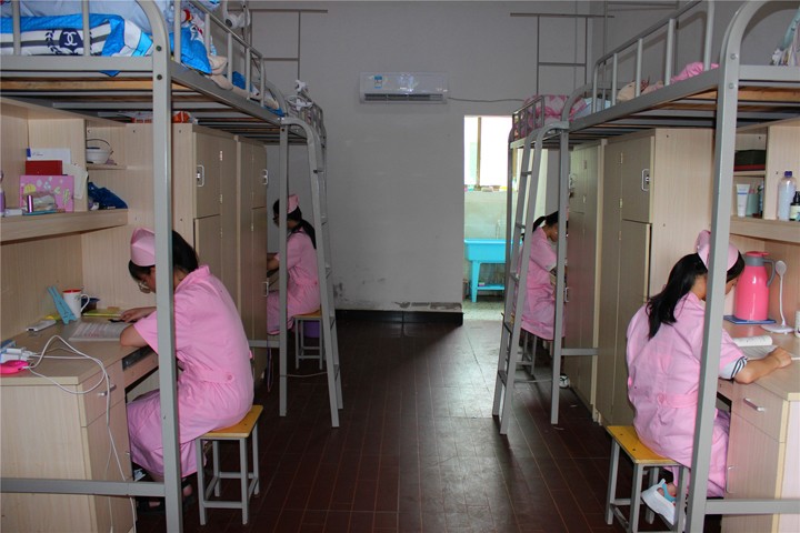 鹰潭卫生学校寝室环境宿舍图片